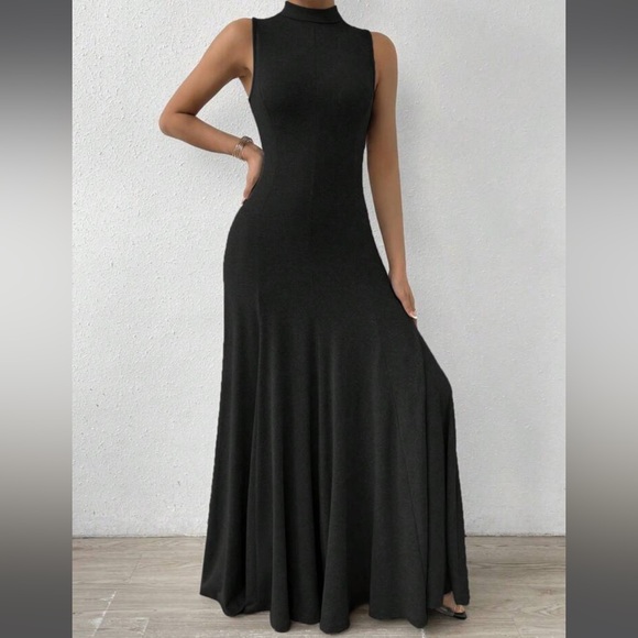 SHEIN Privé Sleeveless Women Elegant Daily Wear Dress With Random Floral Pattern - Picture 9 of 10